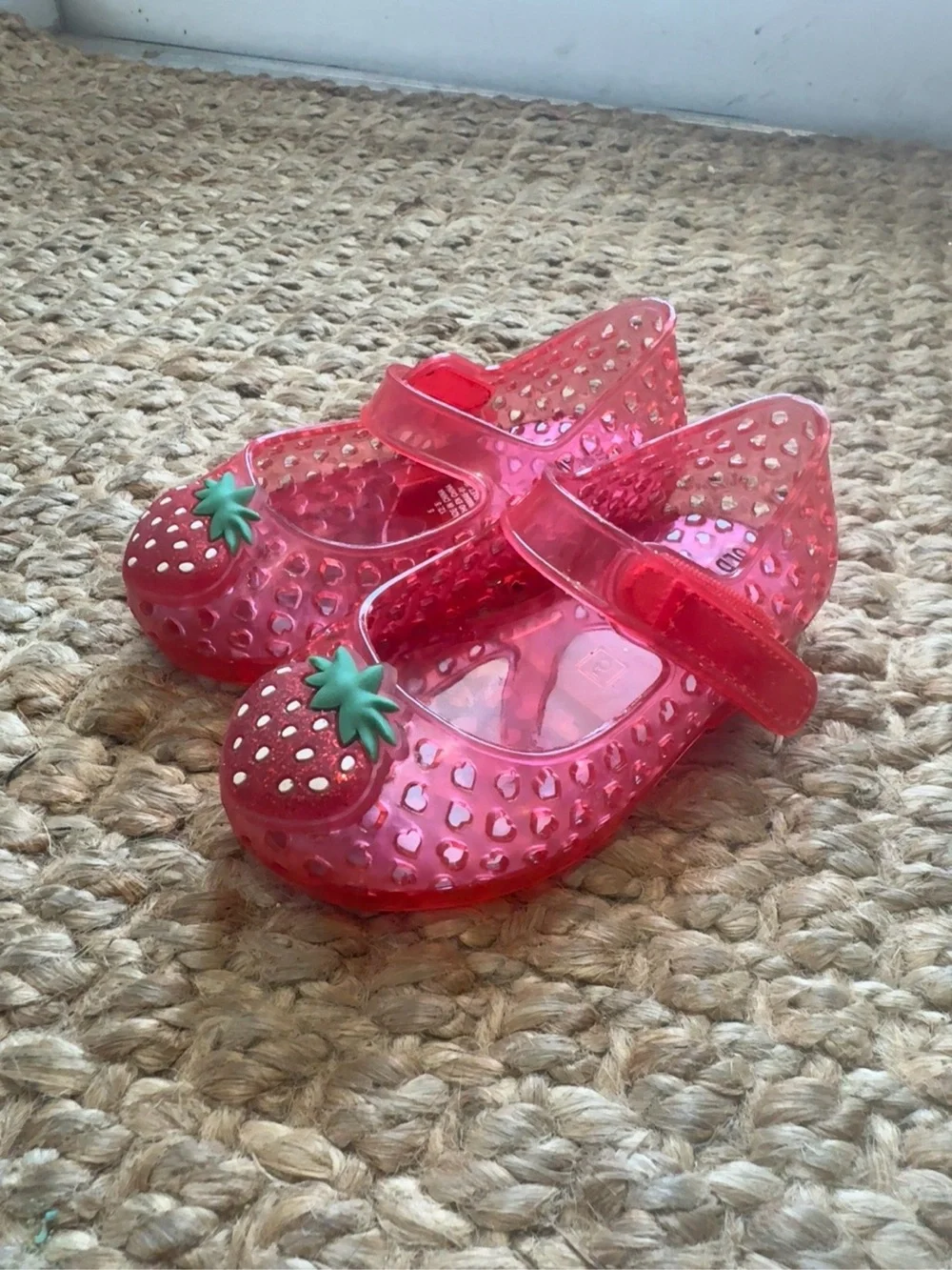 Old Navy Toddler Strawberry Scented Jelly Shoes Size 5